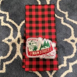 NWOT Disney Parks Holiday Tea Towel
